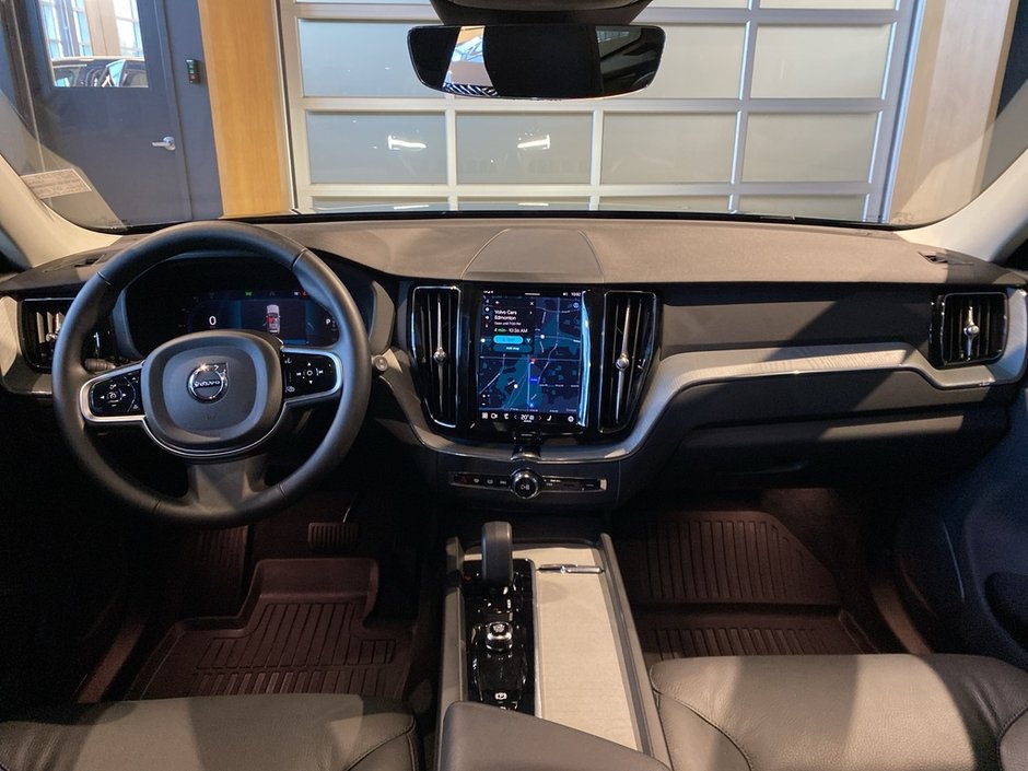 2025 Volvo XC60 B5 AWD Plus Dark Theme-10