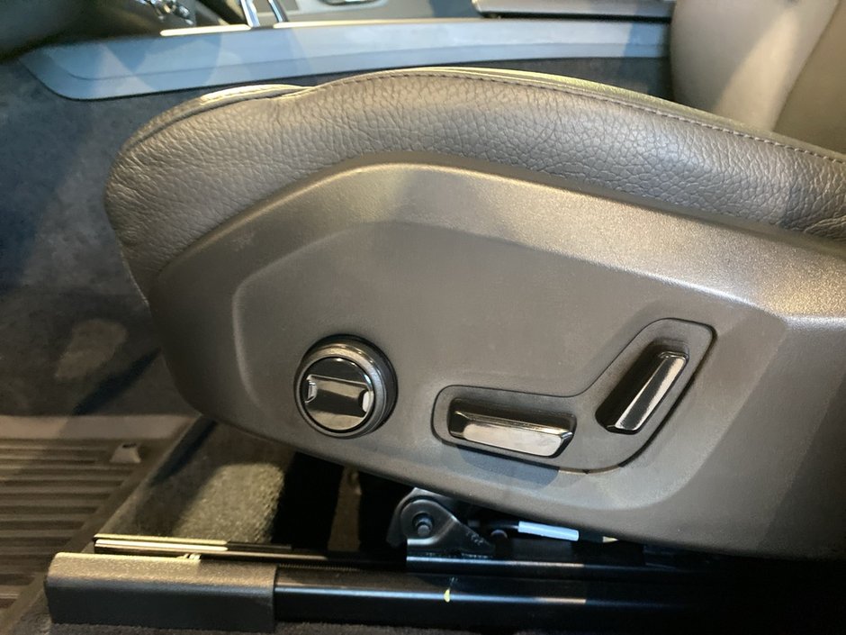 2025 Volvo XC60 B5 AWD Plus Dark Theme-13