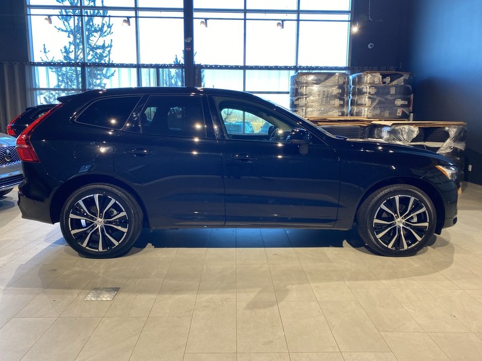 2025 Volvo XC60 B5 AWD Plus Dark Theme-5