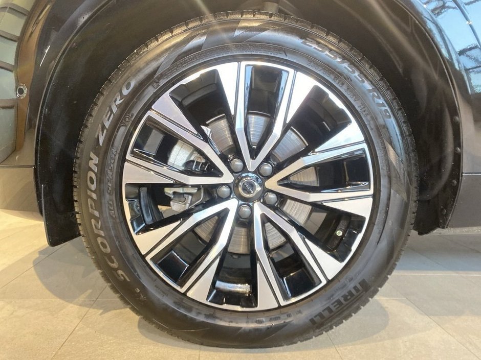 2025 Volvo XC60 B5 AWD Plus Dark Theme-9