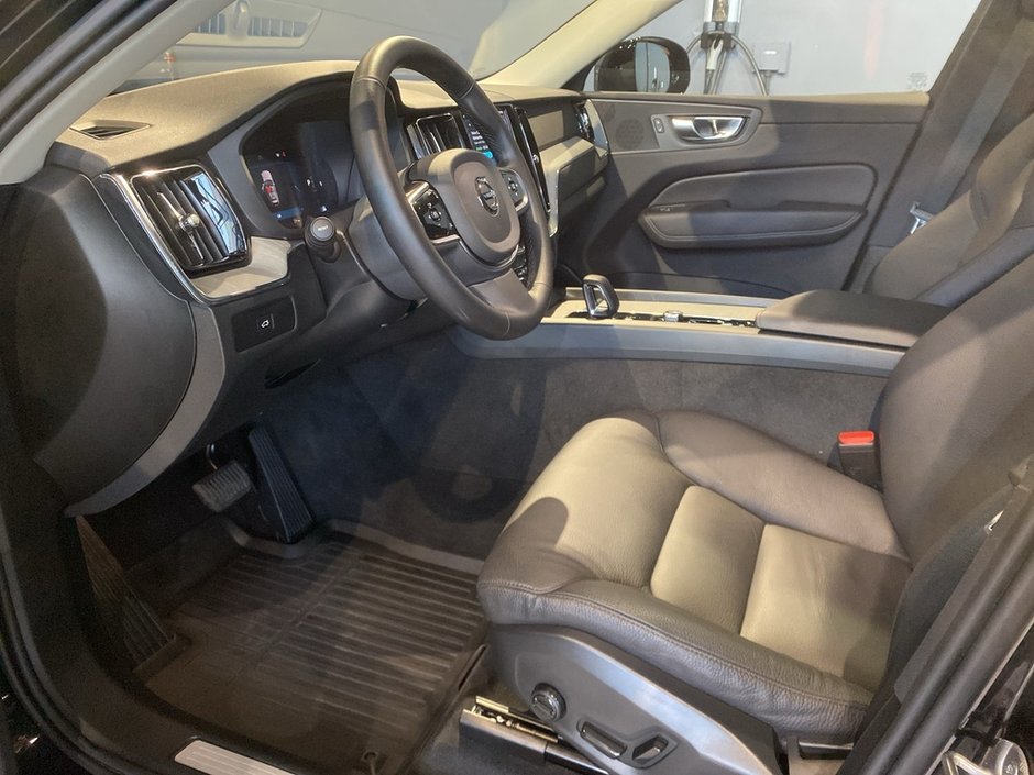 2025 Volvo XC60 B5 AWD Plus Dark Theme-9