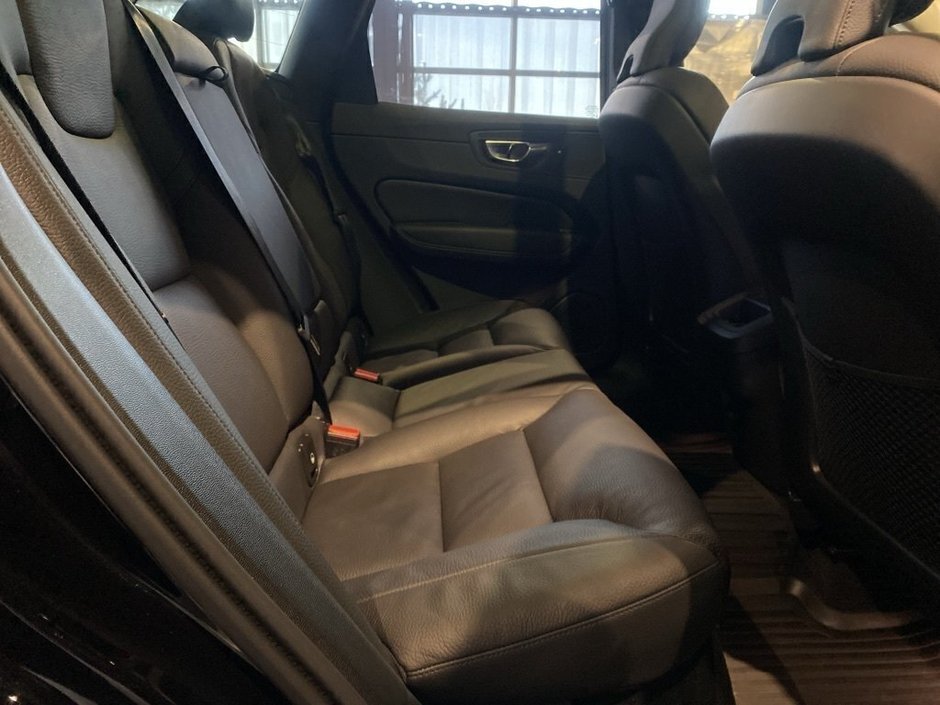 2025 Volvo XC60 B5 AWD Plus Dark Theme-22