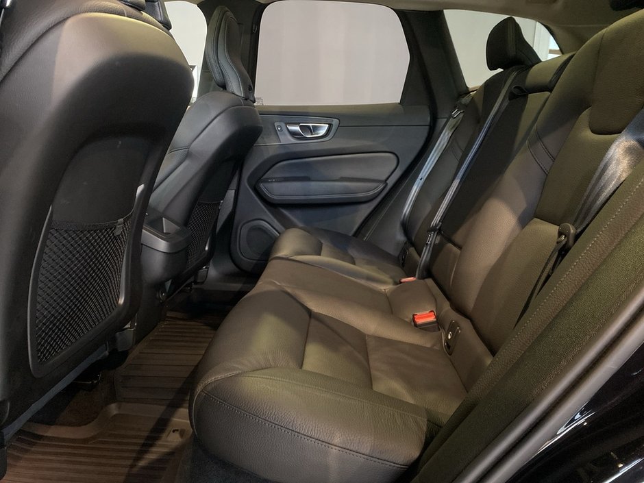 2025 Volvo XC60 B5 AWD Plus Dark Theme-17