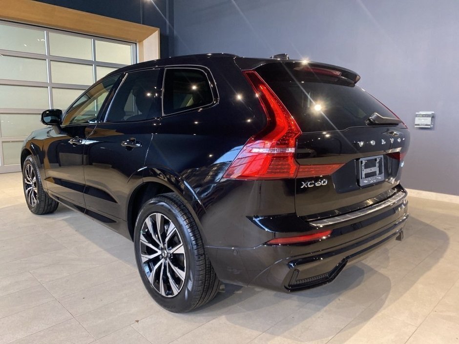 2025 Volvo XC60 B5 AWD Plus Dark Theme-2