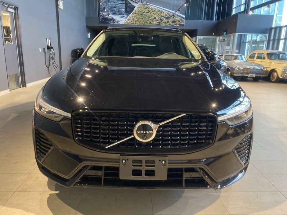 2025 Volvo XC60 B5 AWD Plus Dark Theme-8
