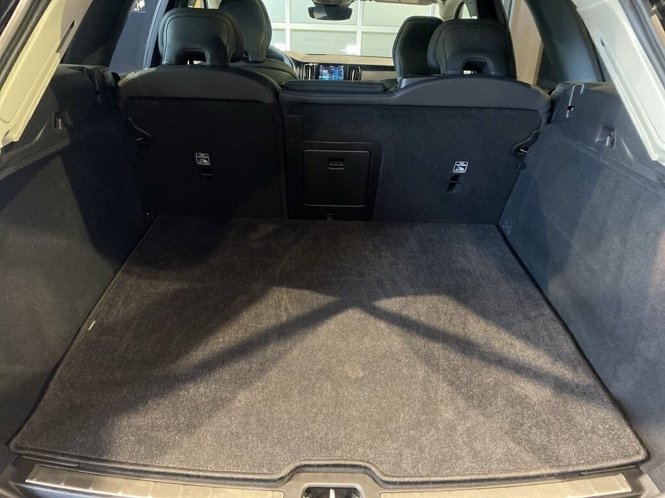 2025 Volvo XC60 B5 AWD Plus Dark Theme-20