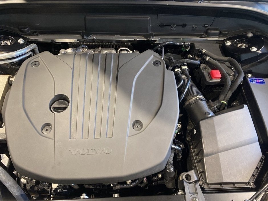 2025 Volvo XC60 B5 AWD Plus Dark Theme-26
