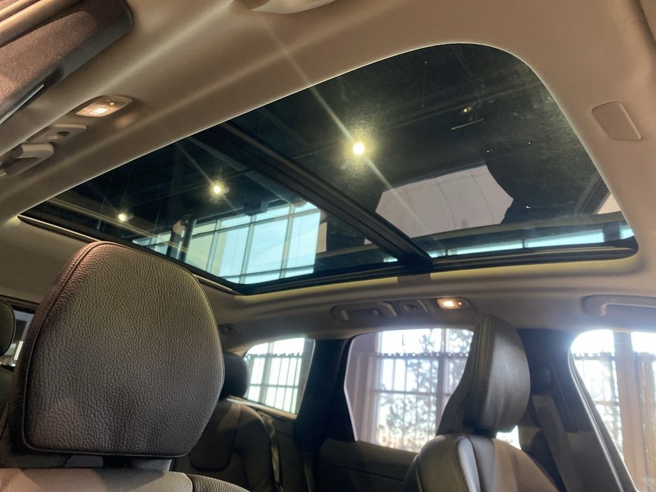 2025 Volvo XC60 B5 AWD Plus Dark Theme-24