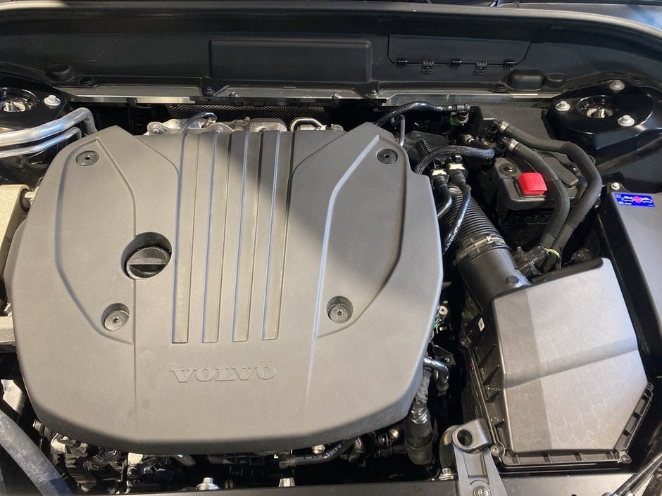 2025 Volvo XC60 B5 AWD Plus Dark Theme-25