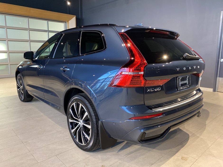 2025 Volvo XC60 B5 AWD Plus Dark Theme-2