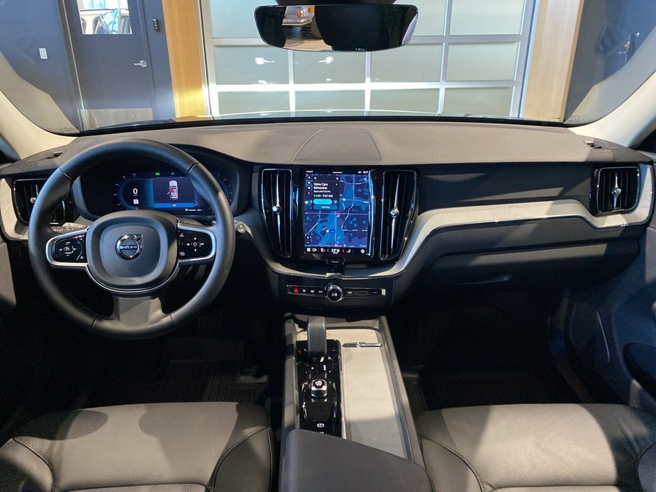 2025 Volvo XC60 B5 AWD Plus Dark Theme-10