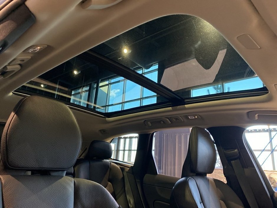 2025 Volvo XC60 B5 AWD Plus Dark Theme-24