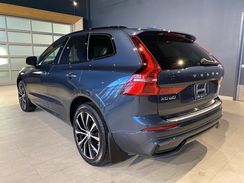 2025 Volvo XC60 B5 AWD Plus Dark Theme-2