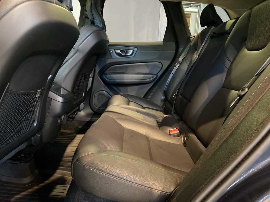 2025 Volvo XC60 B5 AWD Plus Dark Theme-17