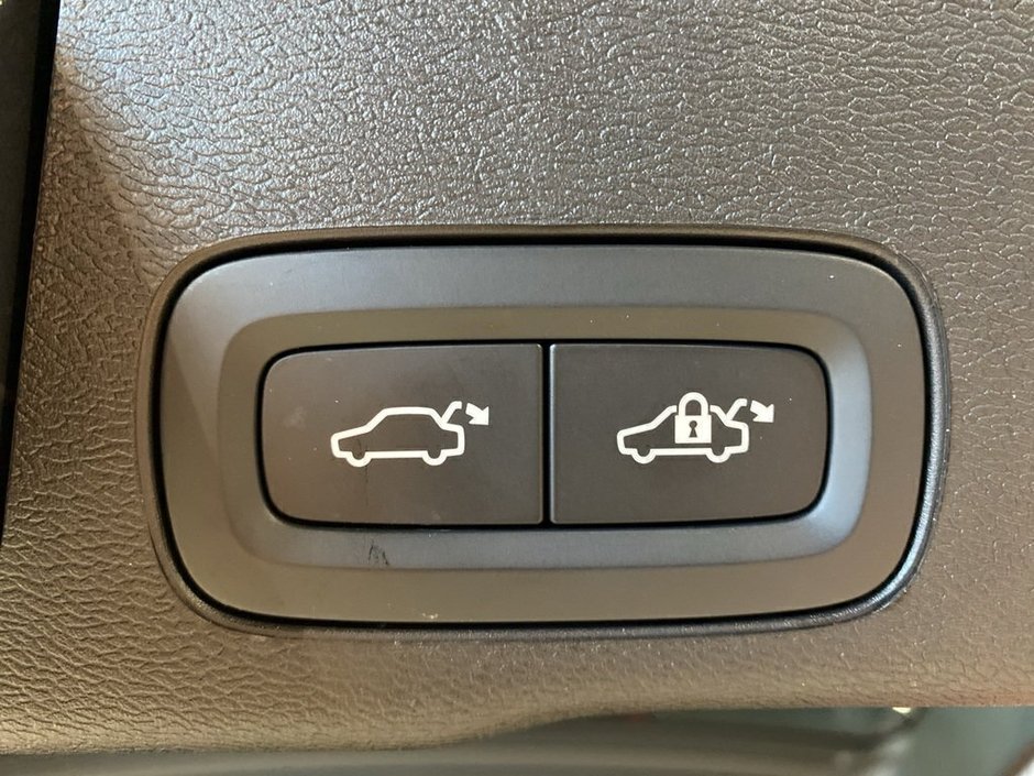 2025 Volvo XC60 B5 AWD Plus Dark Theme-20