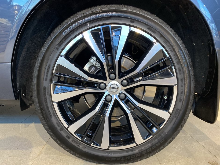 2025 Volvo XC60 B5 AWD Plus Dark Theme-8