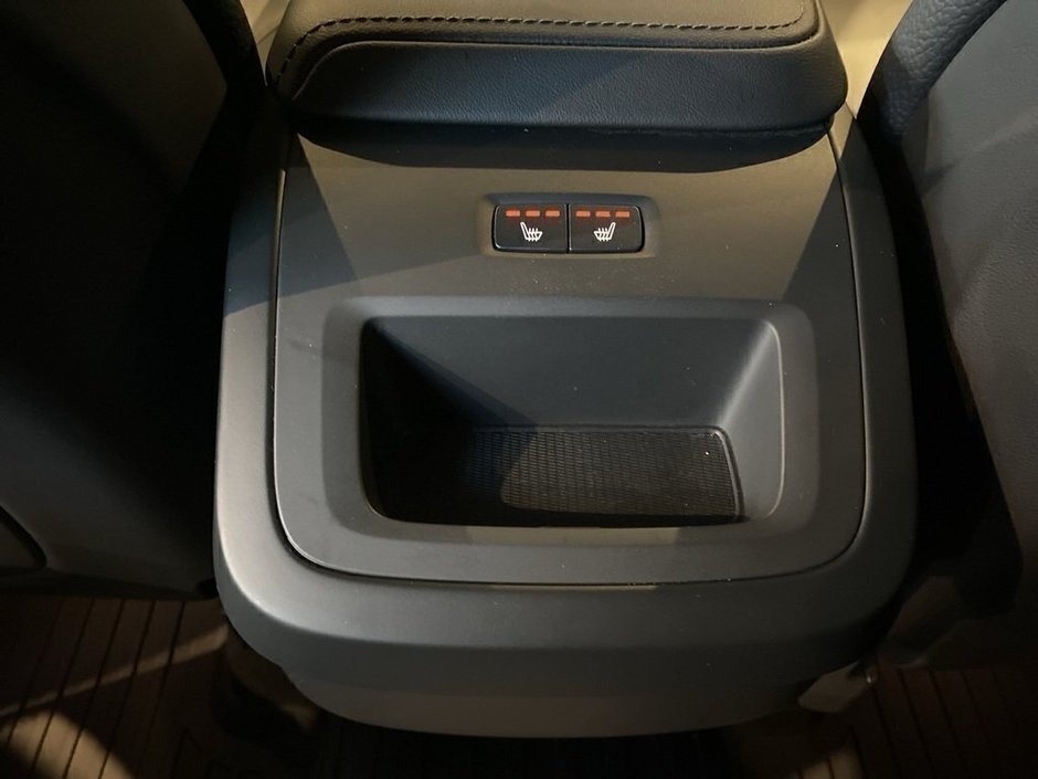 2025 Volvo XC60 B5 AWD Plus Dark Theme-18