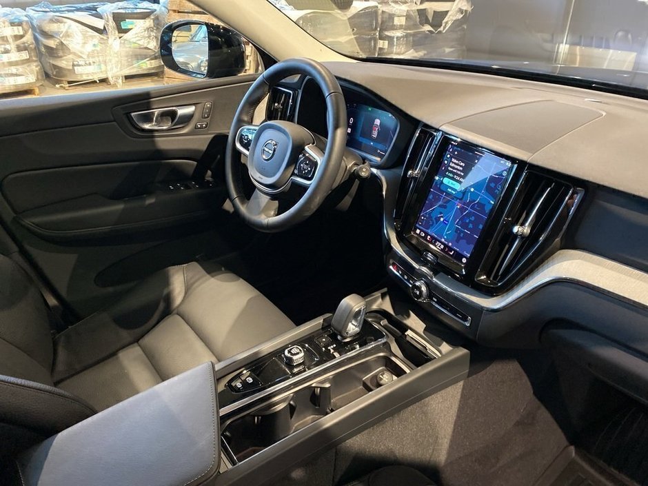 2025 Volvo XC60 B5 AWD Plus Dark Theme-23
