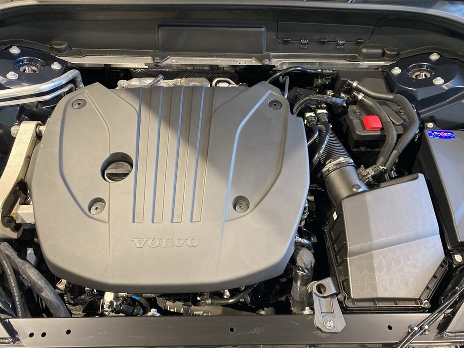 2025 Volvo XC60 B5 AWD Plus Dark Theme-25