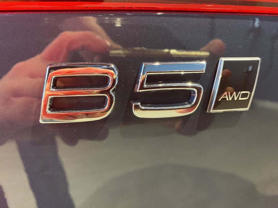 2025 Volvo XC60 B5 AWD Plus Dark Theme-26