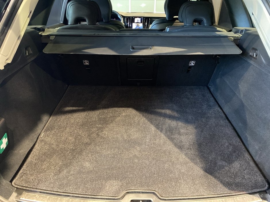 2025 Volvo XC60 B5 AWD Plus Dark Theme-19