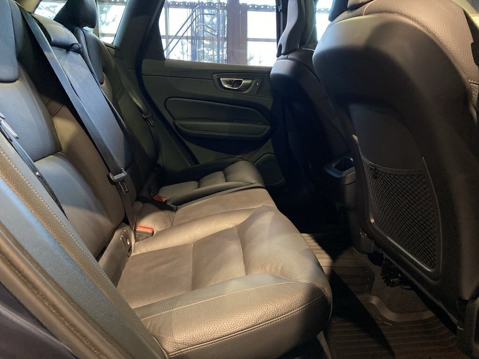 2025 Volvo XC60 B5 AWD Plus Dark Theme-21