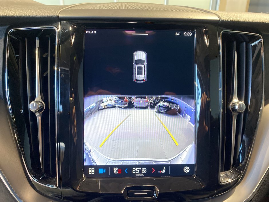 2025 Volvo XC60 Core Dark Theme-15