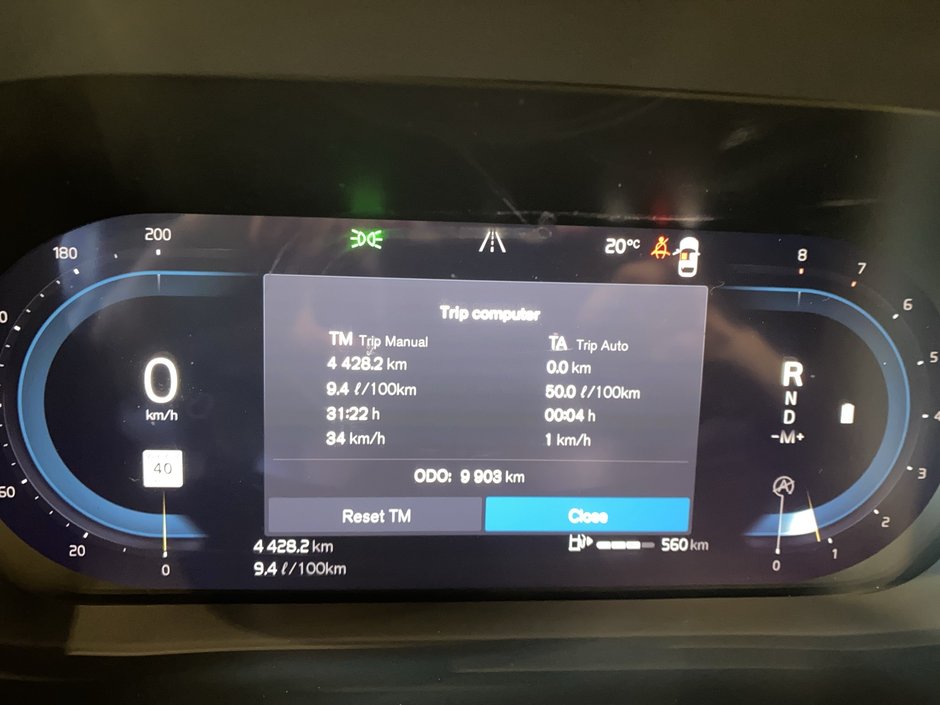 2025 Volvo XC60 Core Dark Theme-16