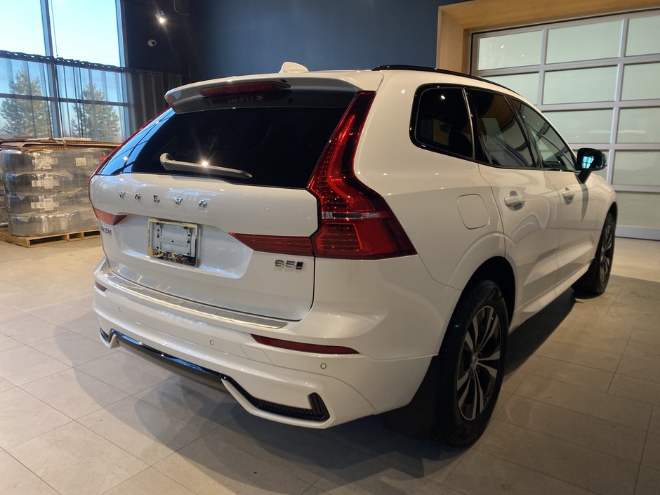 2025 Volvo XC60 Core Dark Theme-4