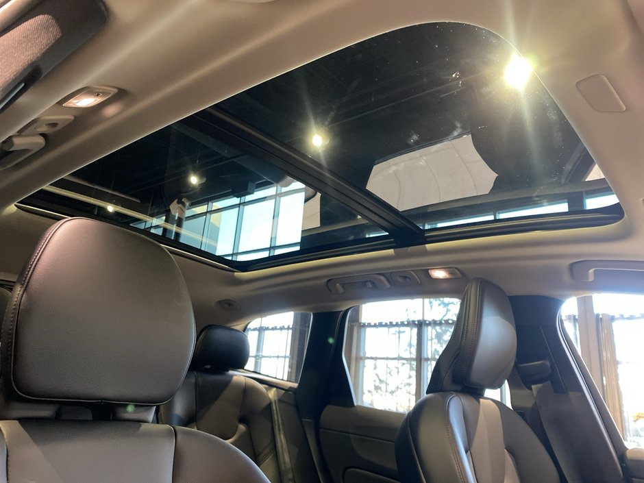 2025 Volvo XC60 Core Dark Theme-24