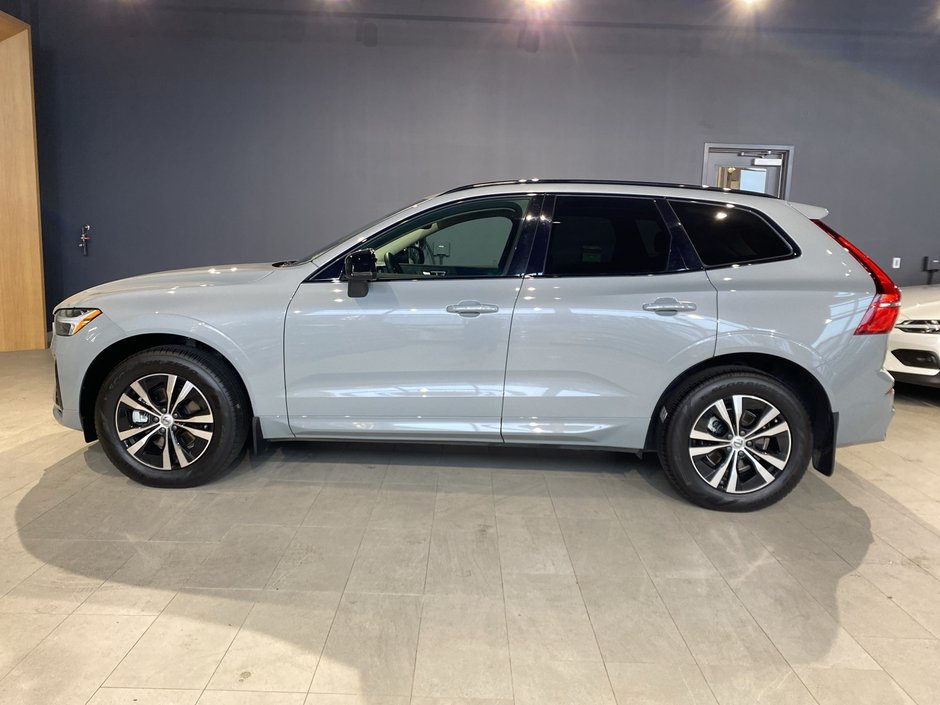 2025 Volvo XC60 Core Dark Theme-1