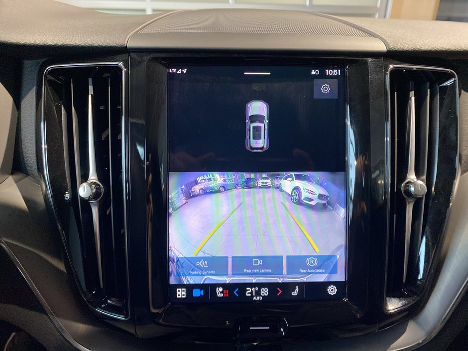 2025 Volvo XC60 Core Dark Theme-16