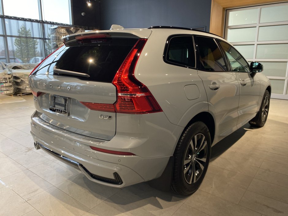 2025 Volvo XC60 Core Dark Theme-4