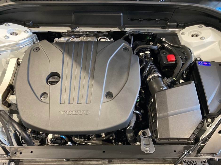 2025 Volvo XC60 B5 AWD Plus Dark Theme-25