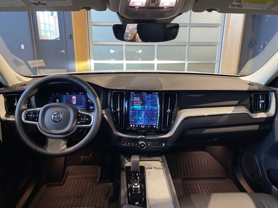 2025 Volvo XC60 B5 AWD Plus Dark Theme-10