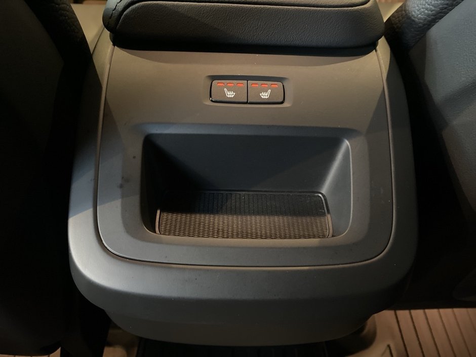 2025 Volvo XC60 B5 AWD Plus Dark Theme-18