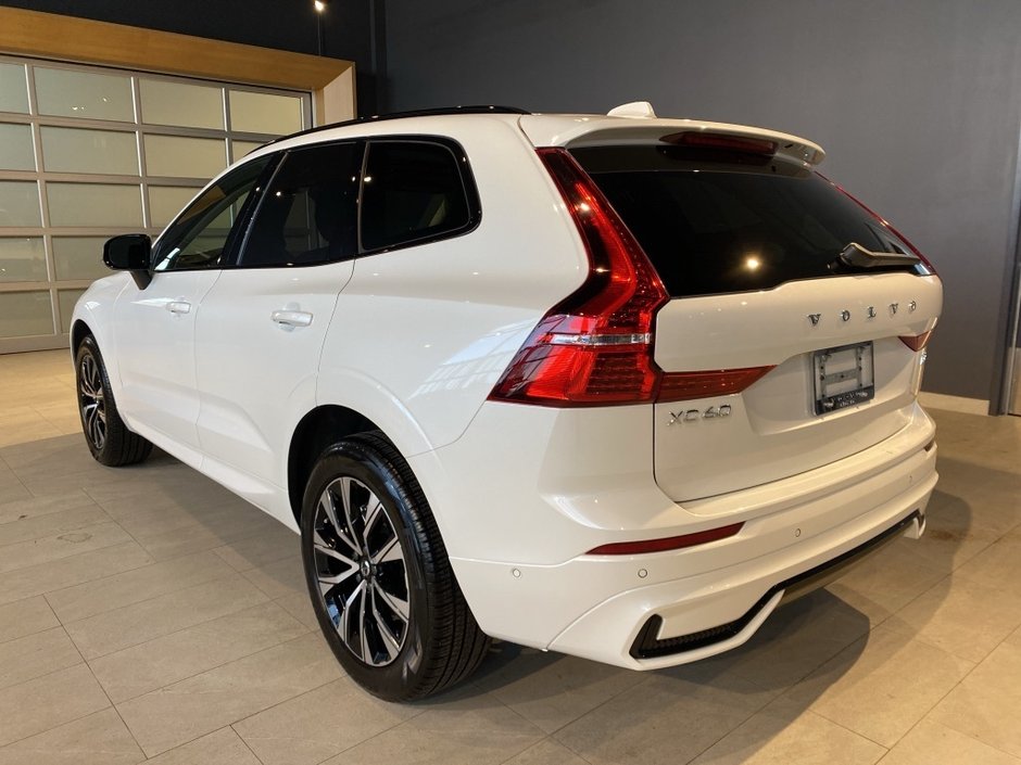 2025 Volvo XC60 B5 AWD Plus Dark Theme-2