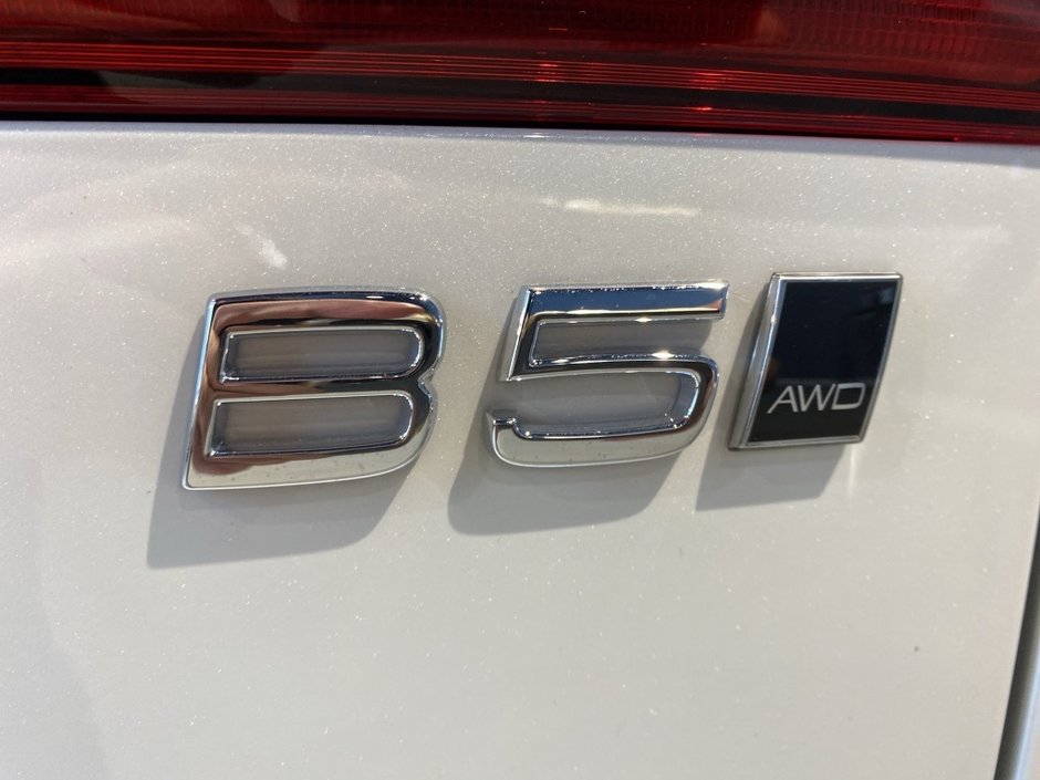 2025 Volvo XC60 B5 AWD Plus Dark Theme-26