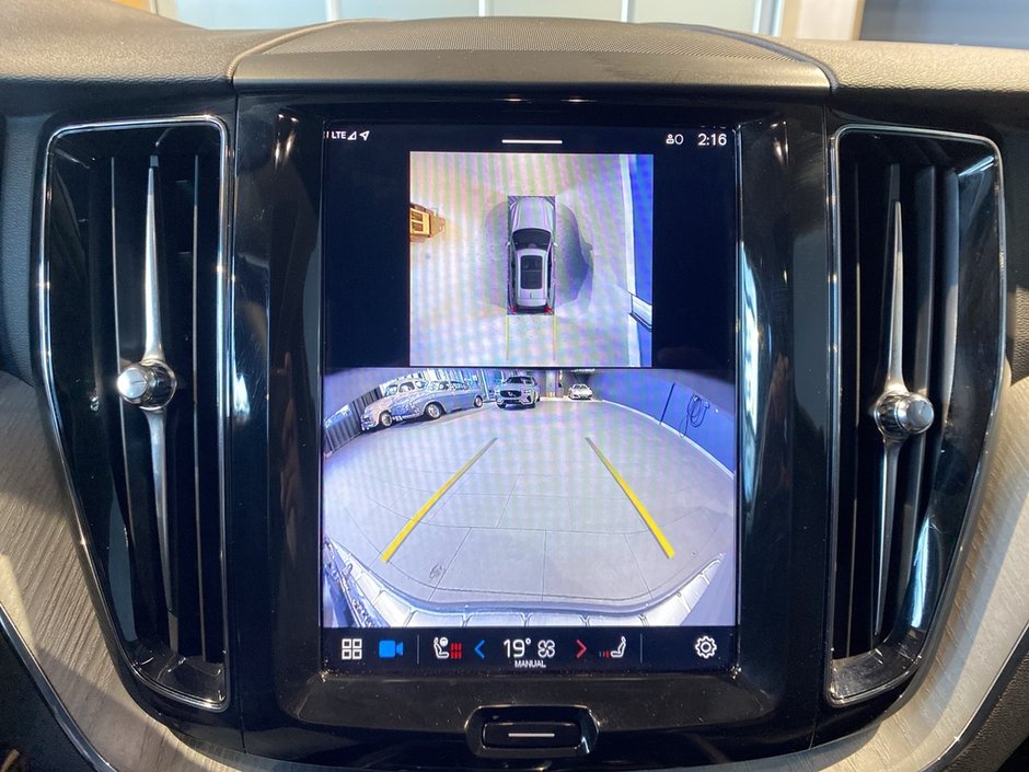 2025 Volvo XC60 B5 AWD Plus Dark Theme-16