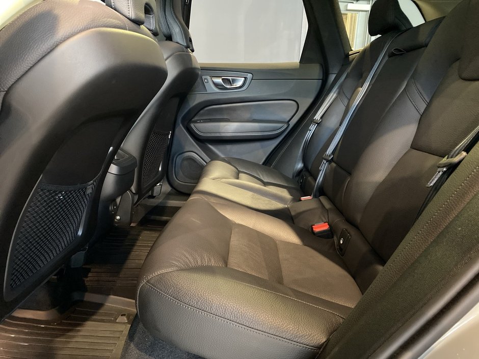 2025 Volvo XC60 B5 AWD Plus Dark Theme-17