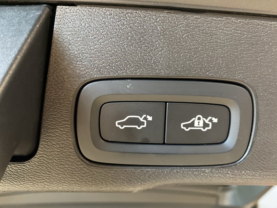 2025 Volvo XC60 B5 AWD Plus Dark Theme-20