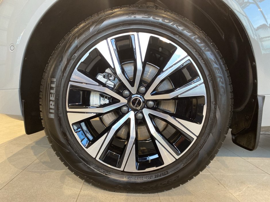 2025 Volvo XC60 B5 AWD Plus Dark Theme-8