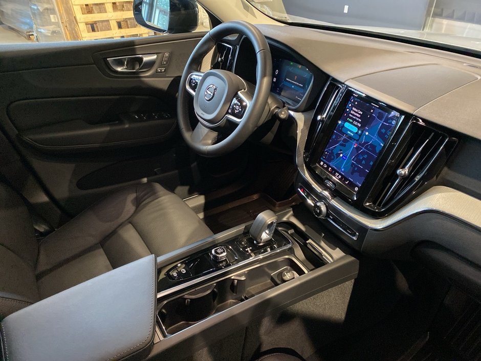 2025 Volvo XC60 B5 AWD Plus Dark Theme-23