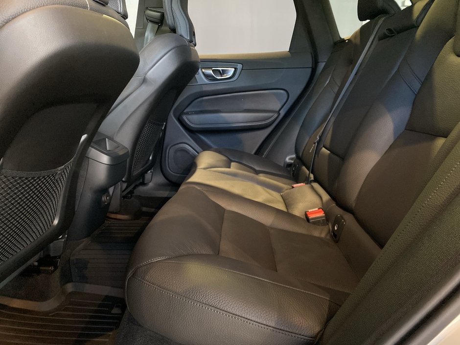 2025 Volvo XC60 B5 AWD Plus Dark Theme-17