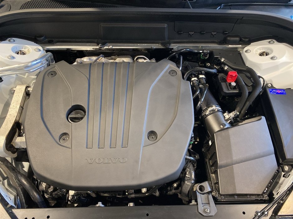 2025 Volvo XC60 B5 AWD Plus Dark Theme-25