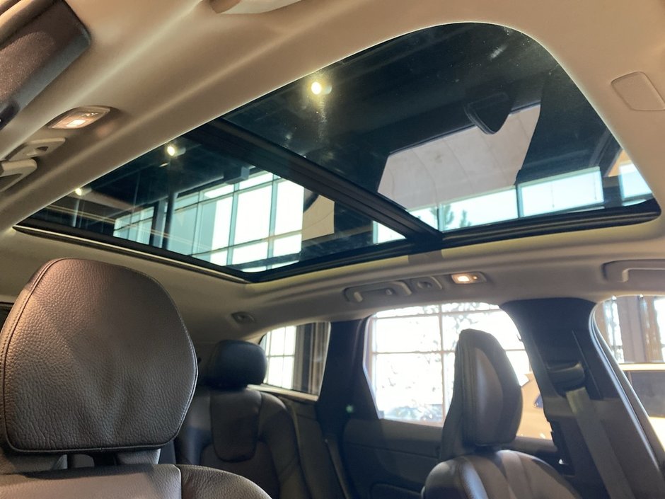 2025 Volvo XC60 B5 AWD Plus Dark Theme-24