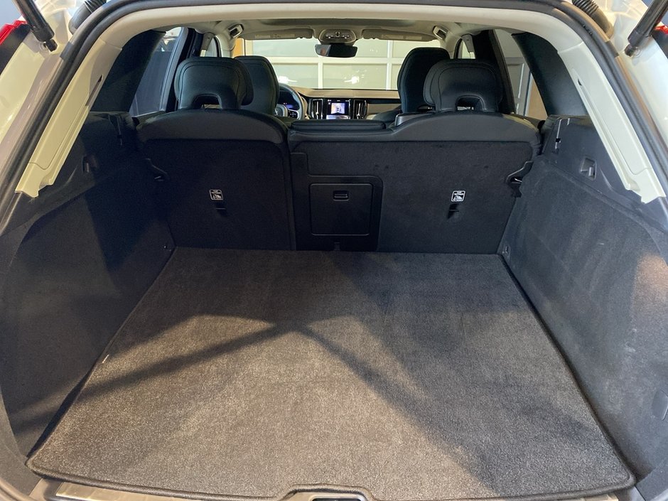 2025 Volvo XC60 B5 AWD Plus Dark Theme-19