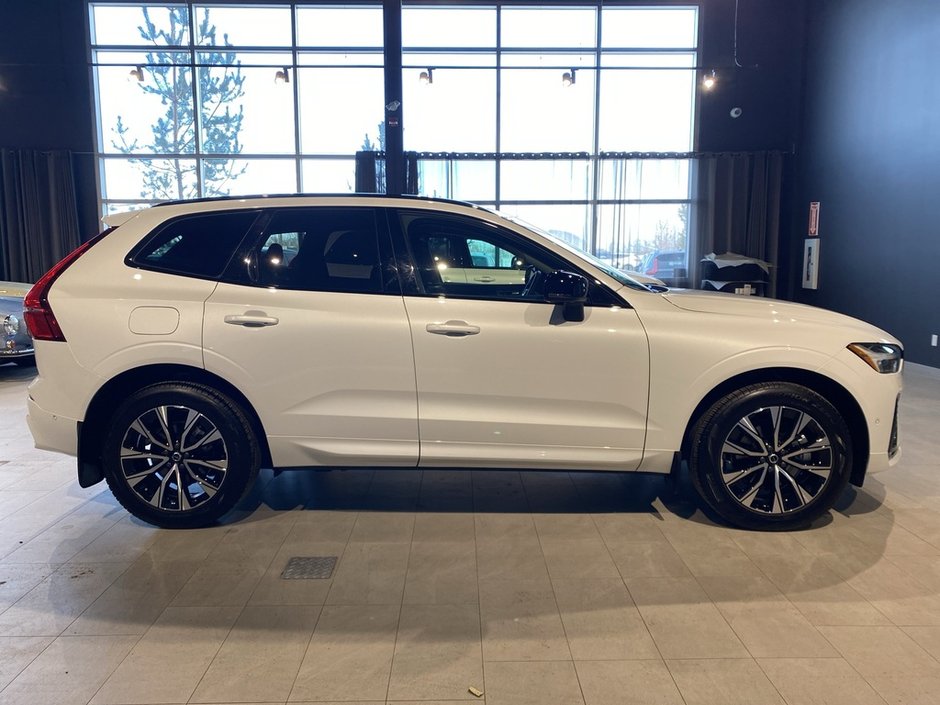 2025 Volvo XC60 B5 AWD Plus Dark Theme-5