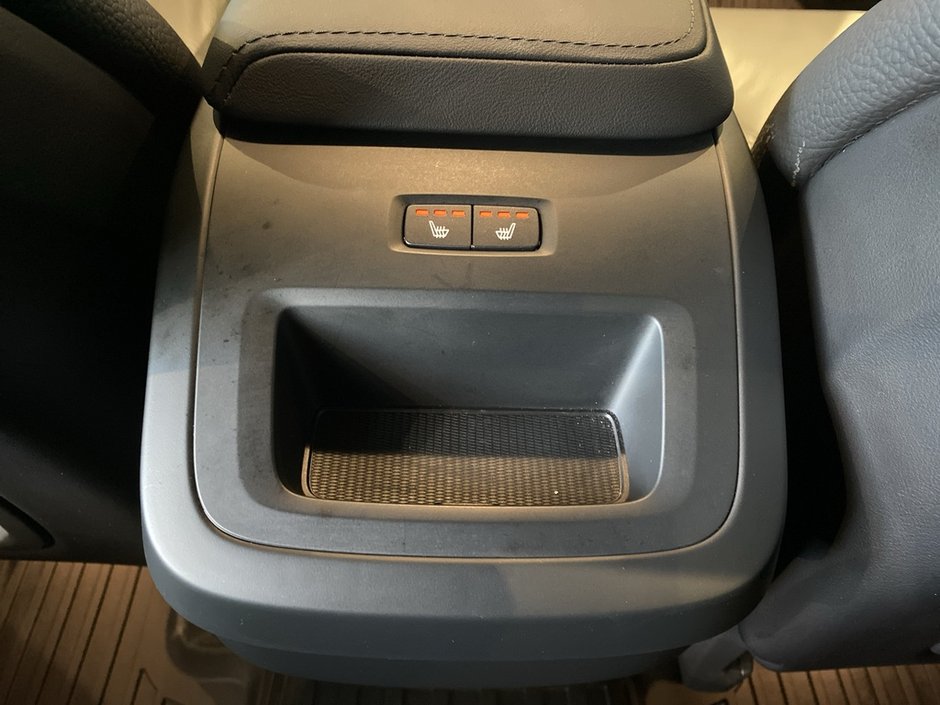 2025 Volvo XC60 B5 AWD Plus Dark Theme-18