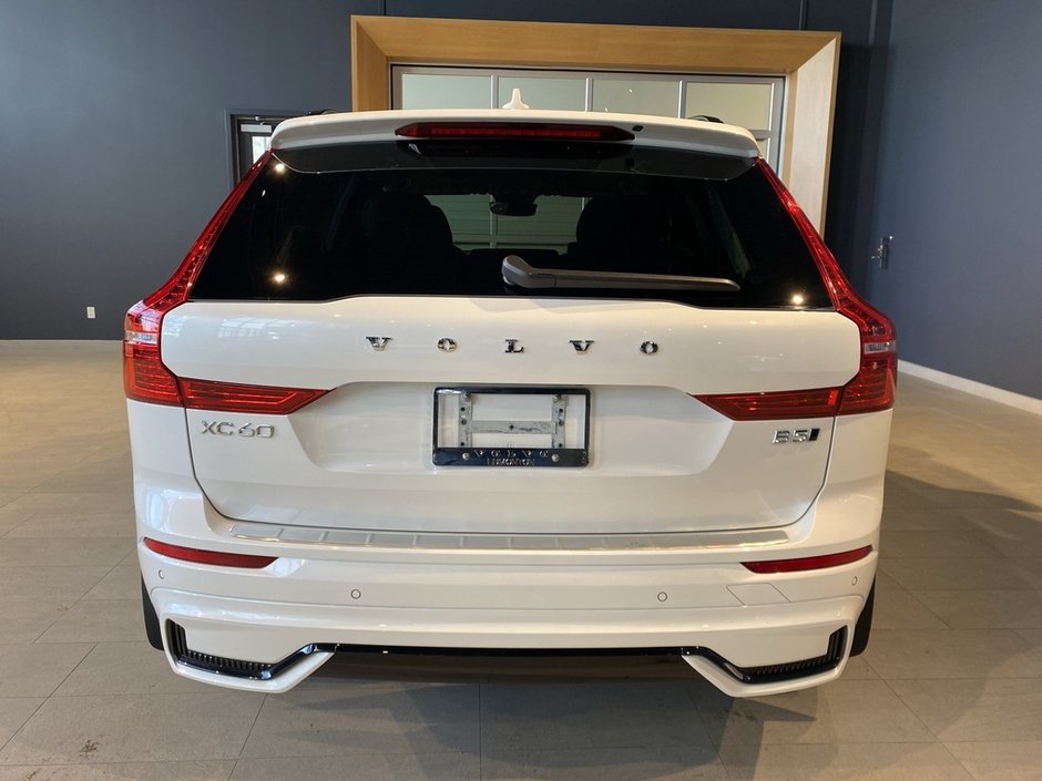 2025 Volvo XC60 B5 AWD Plus Dark Theme-3